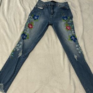 Ashley Stewart Floral Embroidered Distressed Skinny Jeans Rhinestone Size 12